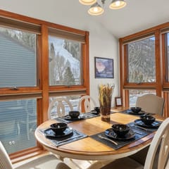 Perfect Base | Lift 7 + Ski & HotTubs Access 3 Bd, 3 Ba, Sleeps 8