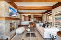 Lorian 4 Luxurious Ski-In Ski-Out Condo - 4Bd, 4.5Ba - Sleeps 12 - Image 2