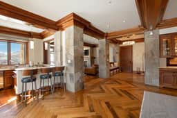 Lorian 4 Luxurious Ski-In Ski-Out Condo - 4Bd, 4.5Ba - Sleeps 12 - Image 5