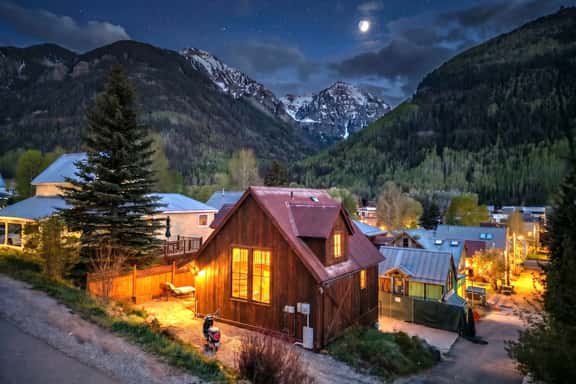 Galena Chalet – 1BR Sleeps 4 - Rare Find Retreat - Image 1