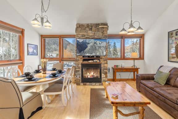 3 Bd, 3 Ba Telluride Condo on the River Trail, Ski Slope Views, Hot Tubs - Image 1