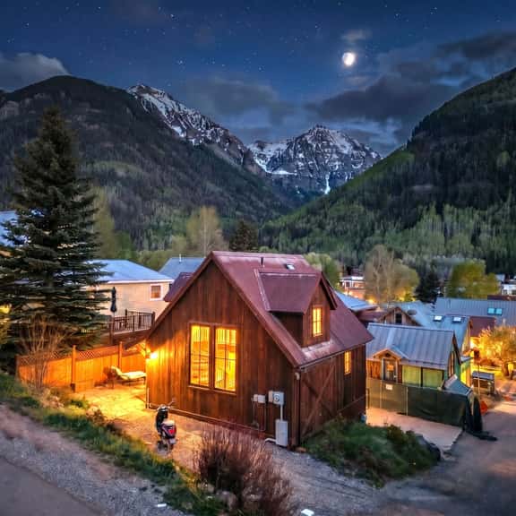 Galena Chalet – 1BR Sleeps 4 - Rare Find Retreat - Image 1