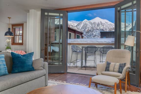 Ballard 203 North - 2Bd, 2.5Ba - Sleeps 4 - Downtown Condo + Mountain Views - Image 2