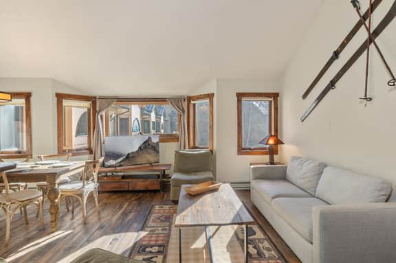 Lulu 6P Liftside Condo Walk to Town & Gondola 2 Bed + Loft, 2 Bath, Sleeps 6 - Image 5