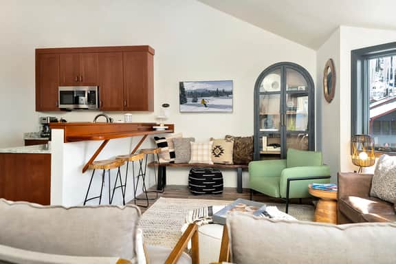 Lulu 6J Walk to Lift 7 + Pool & HotTub - 2 Bedroom+Loft, 3 Bathroom, Sleeps 6 - Image 3