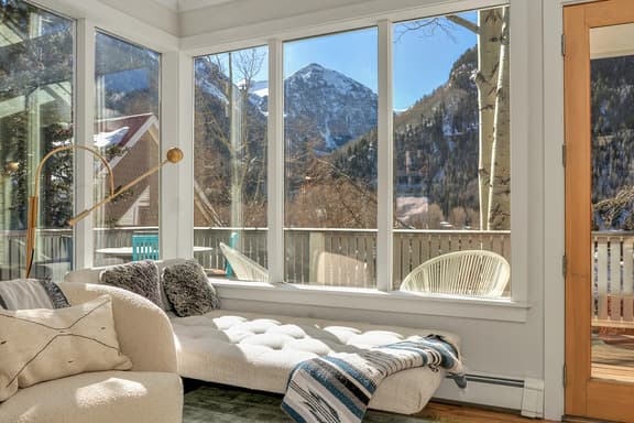 Cozy Elegance - A Home on the Sunnyside! 3Bd + Bunkroom, 2.5 Ba - Sleeps 9 - Image 1