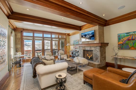 Lorian 4 Luxurious Ski-In Ski-Out Condo - 4Bd, 4.5Ba - Sleeps 12 - Image 1