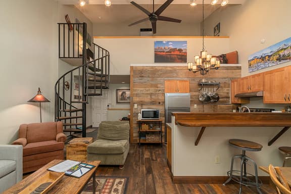 Lulu 6P Liftside Condo Walk to Town & Gondola 2 Bed + Loft, 2 Bath, Sleeps 6 - Image 1