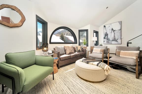 Lulu 6J Walk to Lift 7 + Pool & HotTub - 2 Bedroom+Loft, 3 Bathroom, Sleeps 6 - Image 1